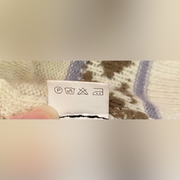 Woman’s Long Sleeve Sweater Cardigan Aztec Western Size Small - Picture 5 of 5